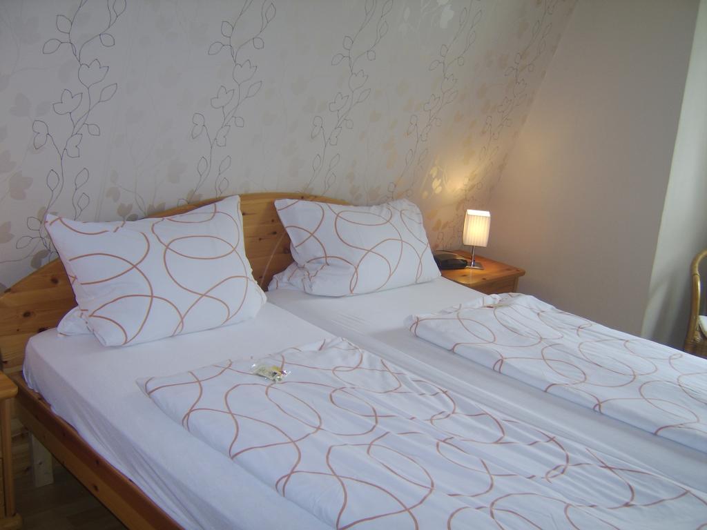 Weingut Matthias Dauns Apartment Райл Стая снимка