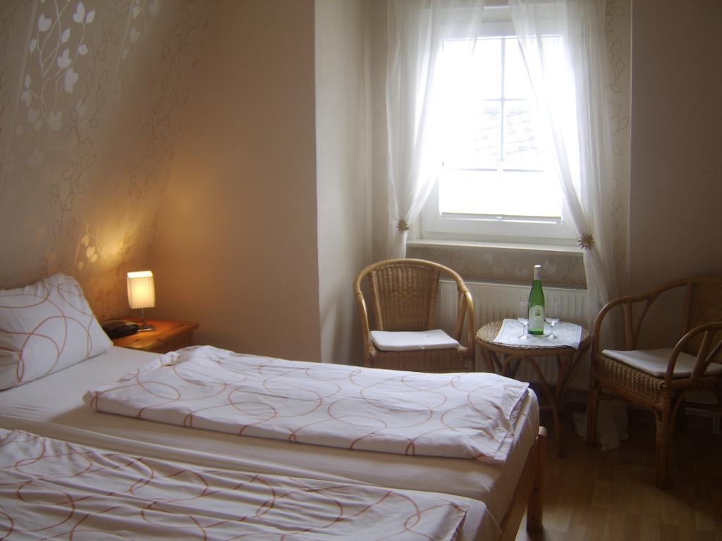 Weingut Matthias Dauns Apartment Райл Стая снимка