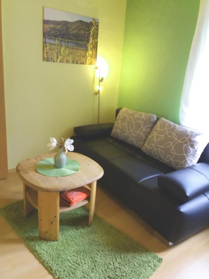 Weingut Matthias Dauns Apartment Райл Екстериор снимка
